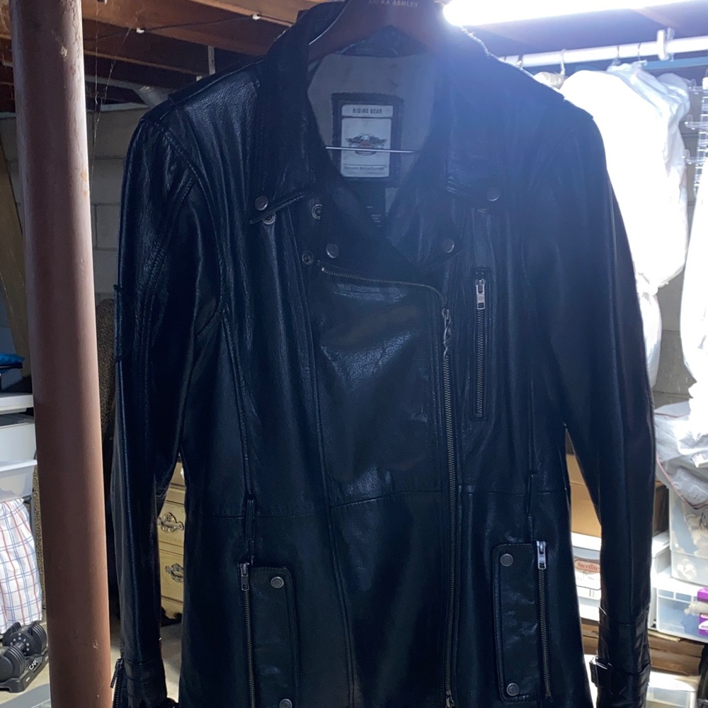Harley Davidson mid length jacket there is no size I am an extra large